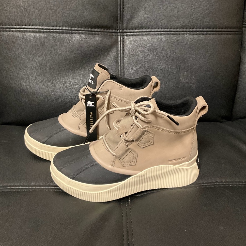 Sorel Women's Winter Boots - Tan and Black